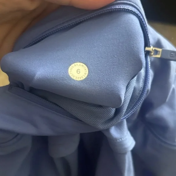 lululemon athletica Lightweight Blue Sped Up Run Shorts 4” Size 6 - Picture 8 of 8